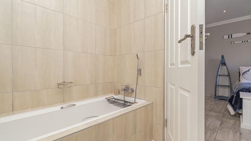 6 Bedroom Property for Sale in Outeniqua Strand Western Cape